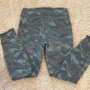 Rock and republic size 10 fever jeggings